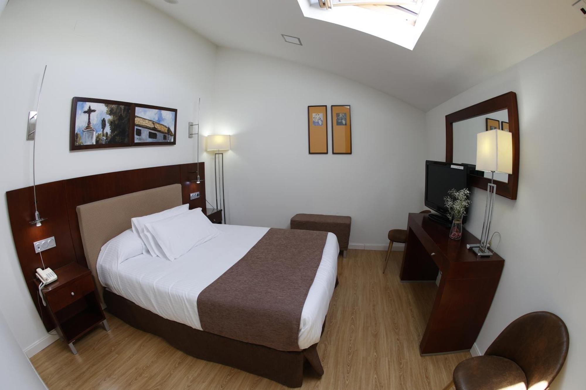 Hotel El Carmen Пуэнте-Хениль Экстерьер фото